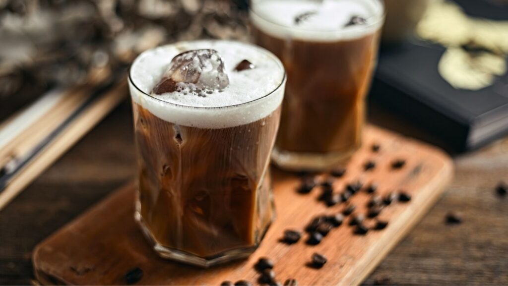 resep Iced Americano with Cinnamon Oat Milk Foam dan cara membuatnya