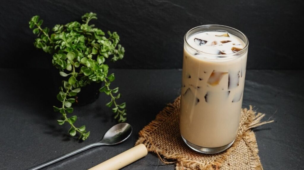 resep dan cara membuat ice palm sugar latte with grass jelly